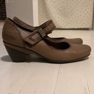Taos Mary Jane Shoes